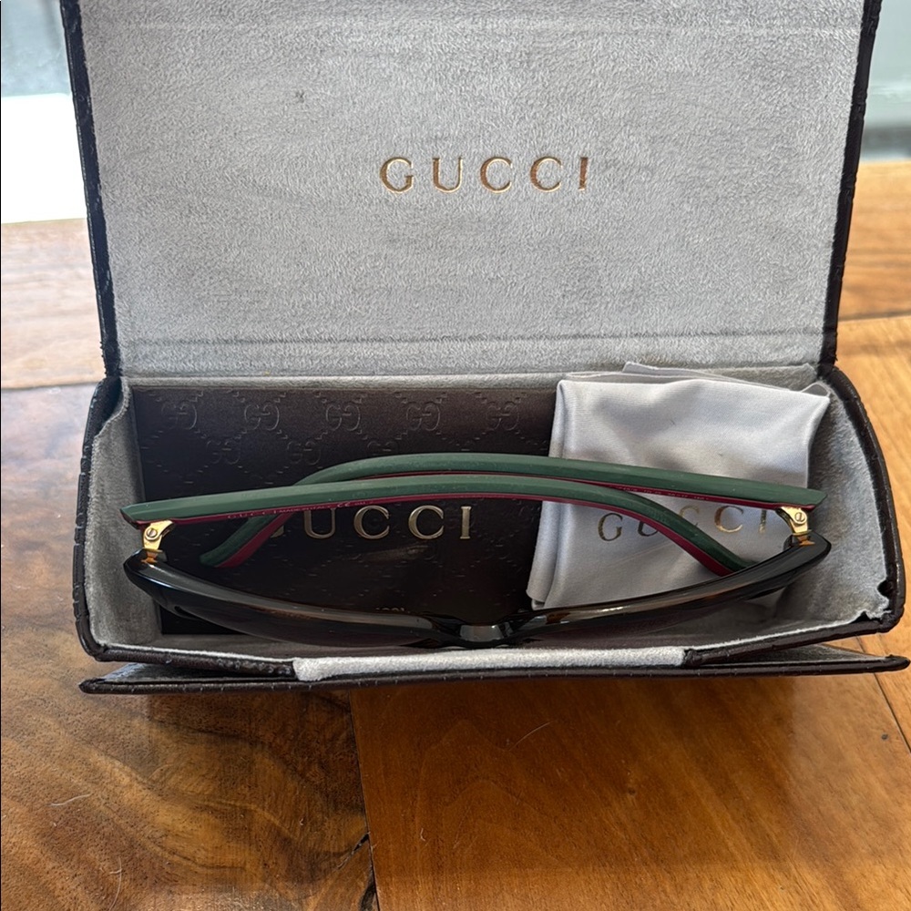 Gucci Brown and Green Sunglasses Stylish Accessories - Picture 5 of 5